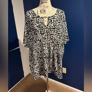 Avenue black and white plus size top
